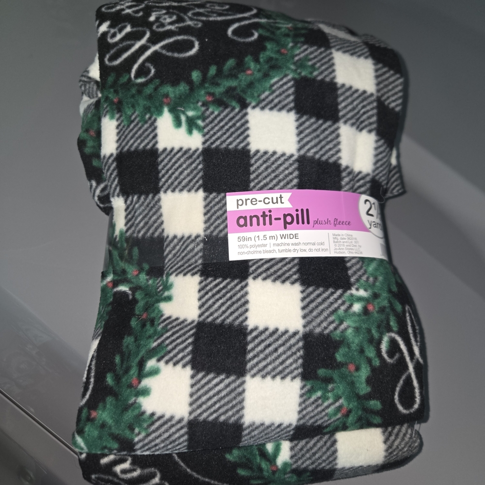 Black and White Checkered Fleece Blanket‎